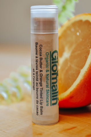 100% organic and vegan lip balm tinted with organic cocoa