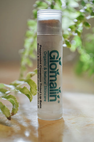 Vegan lip balm tinted with organic cinnamon